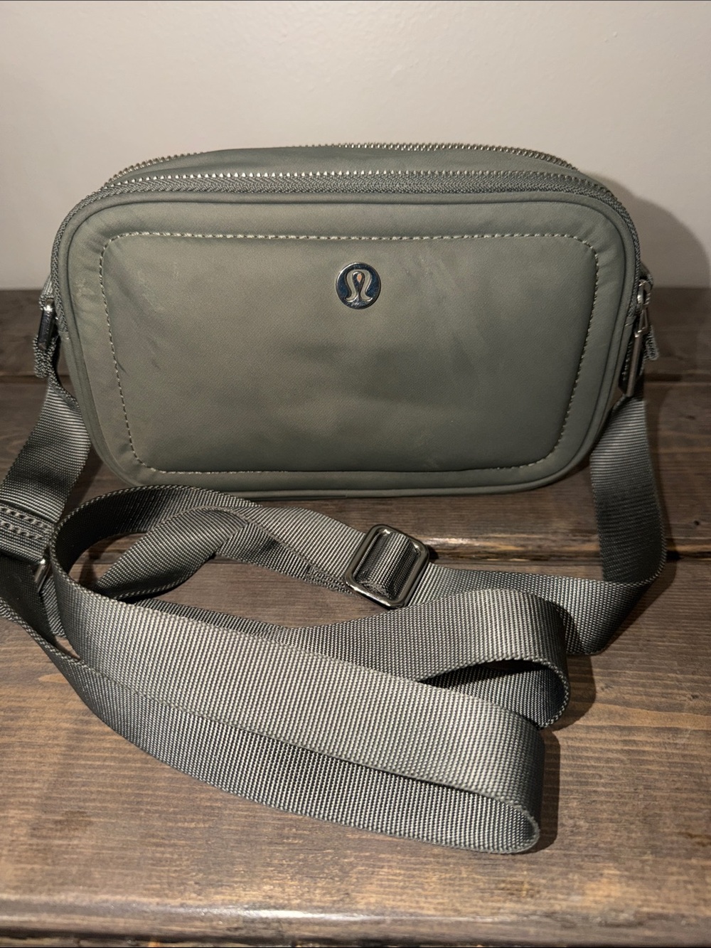 Lululemon Athletica Olive Green Camera Crossbody Bag - Picture 3 of 12